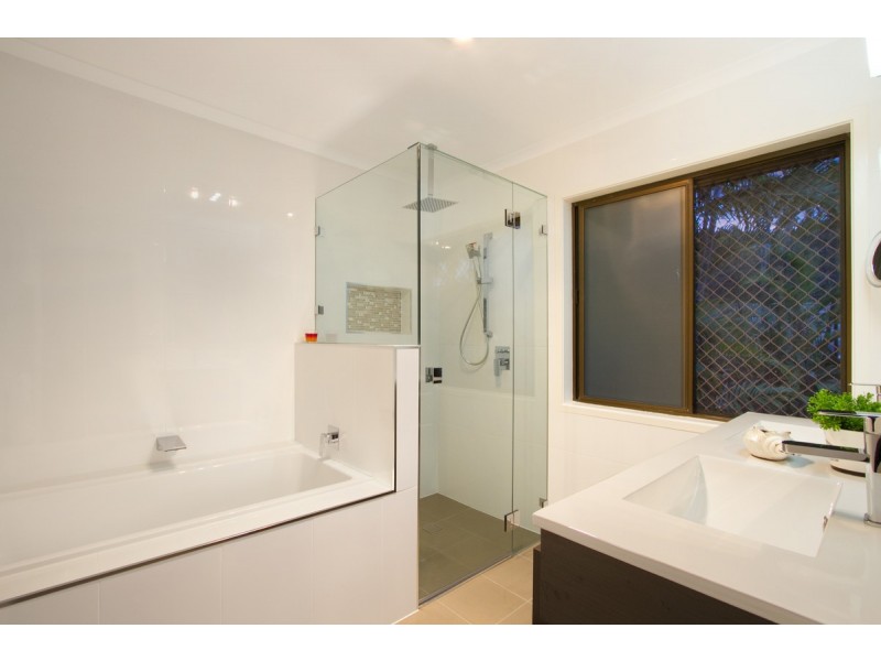 17 Warenda Street, Carina Heights QLD 4152