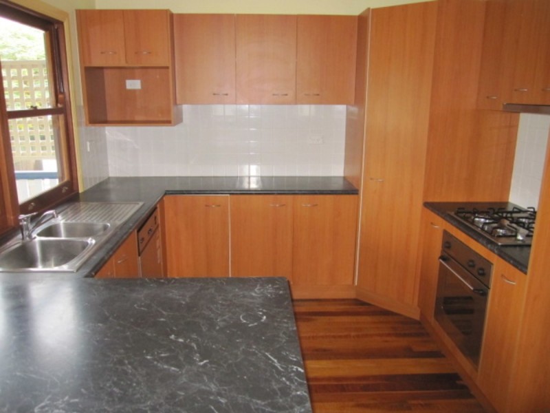 17 Longfellow Street, Norman Park QLD 4170