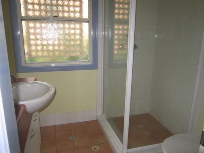 17 Longfellow Street, Norman Park QLD 4170