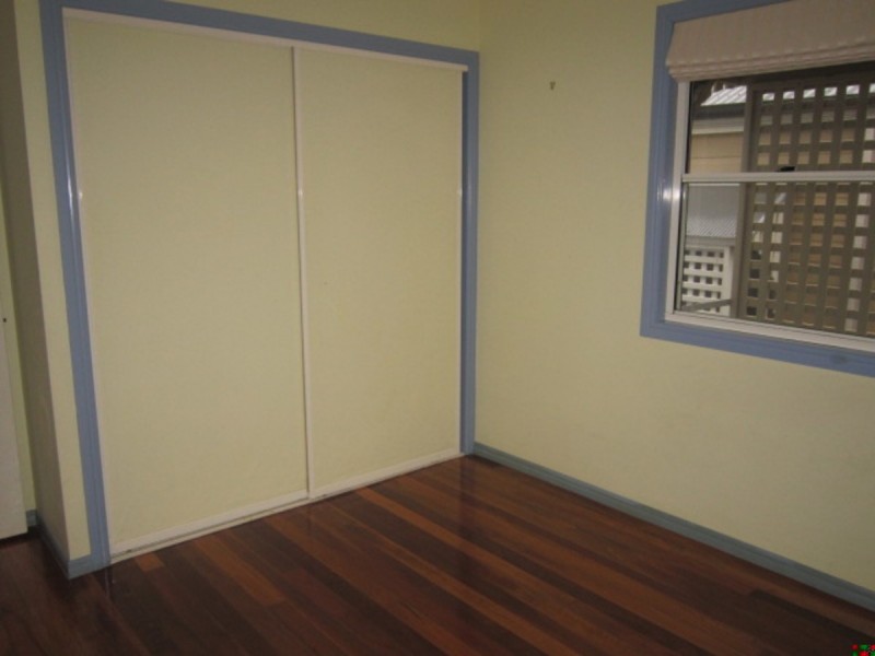 17 Longfellow Street, Norman Park QLD 4170