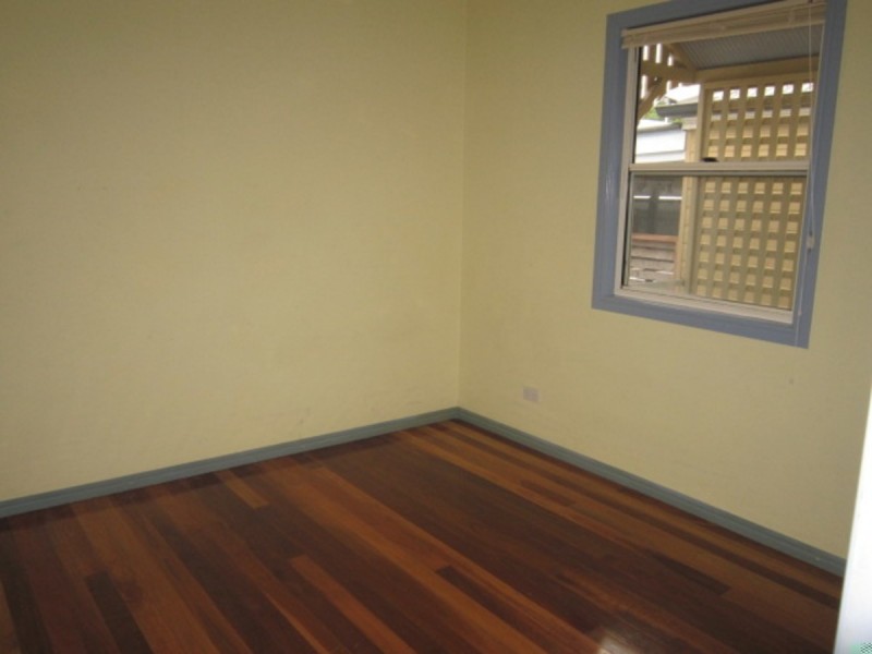 17 Longfellow Street, Norman Park QLD 4170