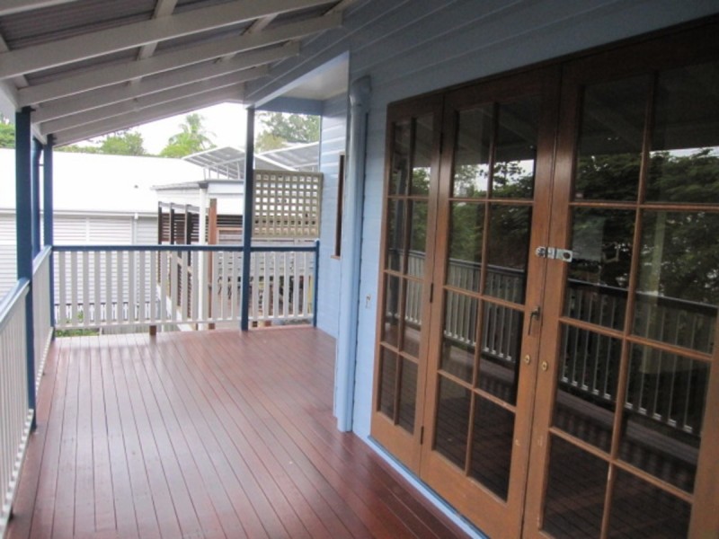 17 Longfellow Street, Norman Park QLD 4170