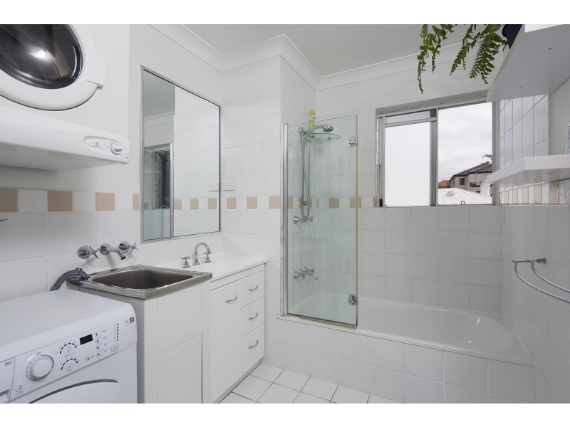 8/34 Pembroke Road, Coorparoo QLD 4151