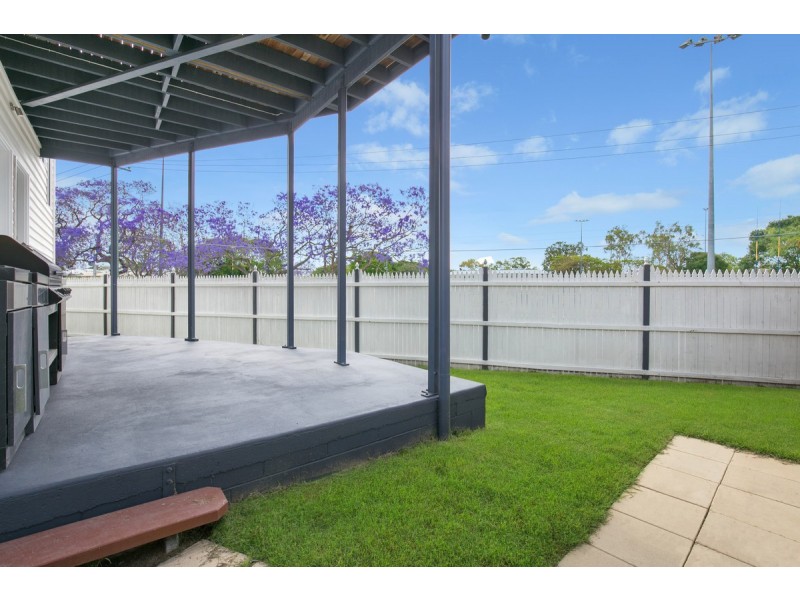 4 Frank Street, Norman Park QLD 4170