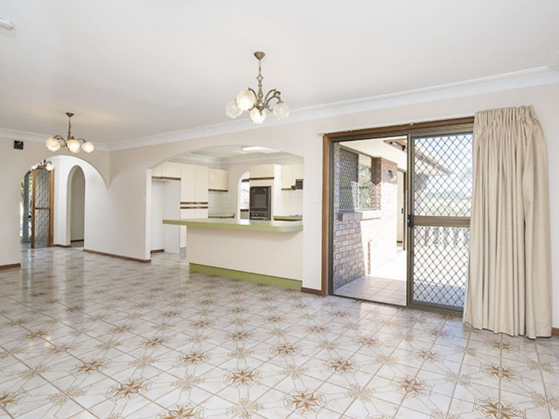 96 Kilmorey Street, Carindale QLD 4152