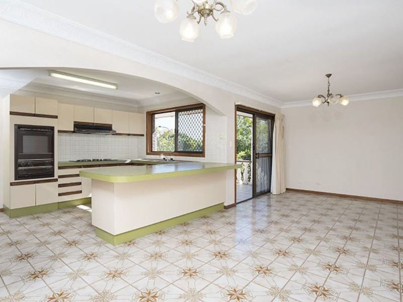 96 Kilmorey Street, Carindale QLD 4152