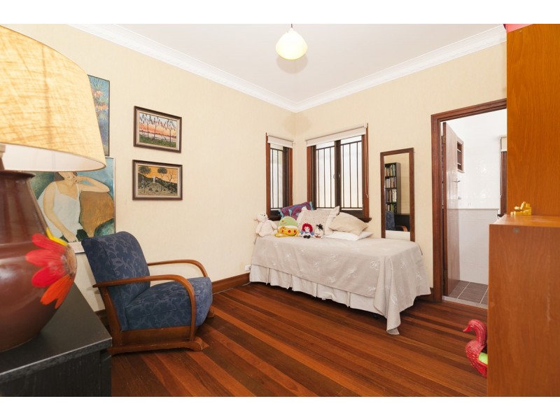 23 Palmer Street, Greenslopes QLD 4120