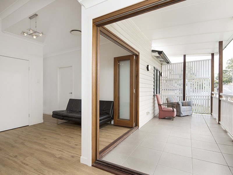 54 Waverley Road, Camp Hill QLD 4152