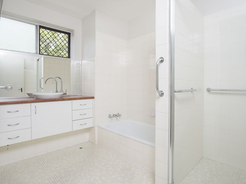 2/15 Dowar Street, Coorparoo QLD 4151