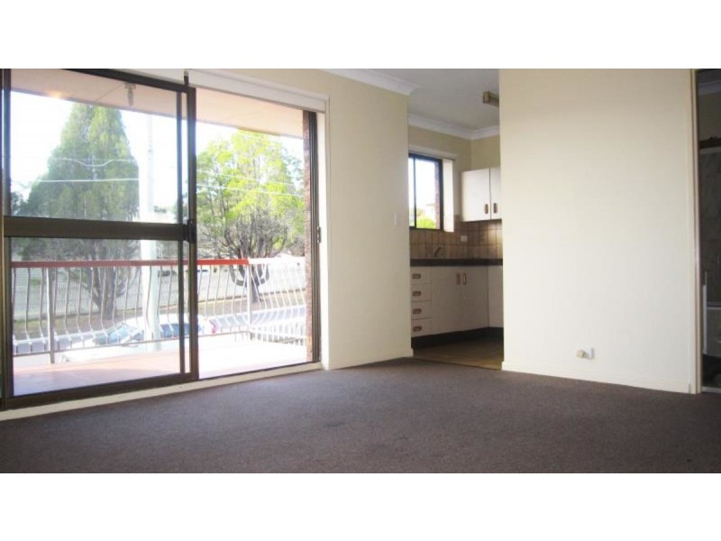 8/18 Rolle Street, Holland Park West QLD 4121