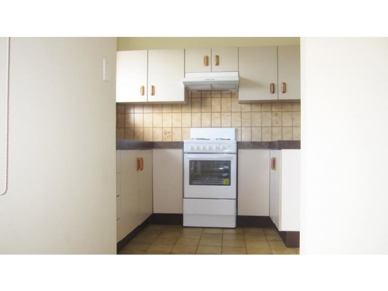 8/18 Rolle Street, Holland Park West QLD 4121