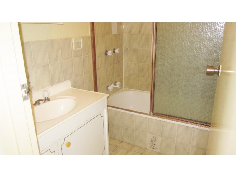 8/18 Rolle Street, Holland Park West QLD 4121