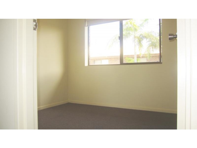 8/18 Rolle Street, Holland Park West QLD 4121