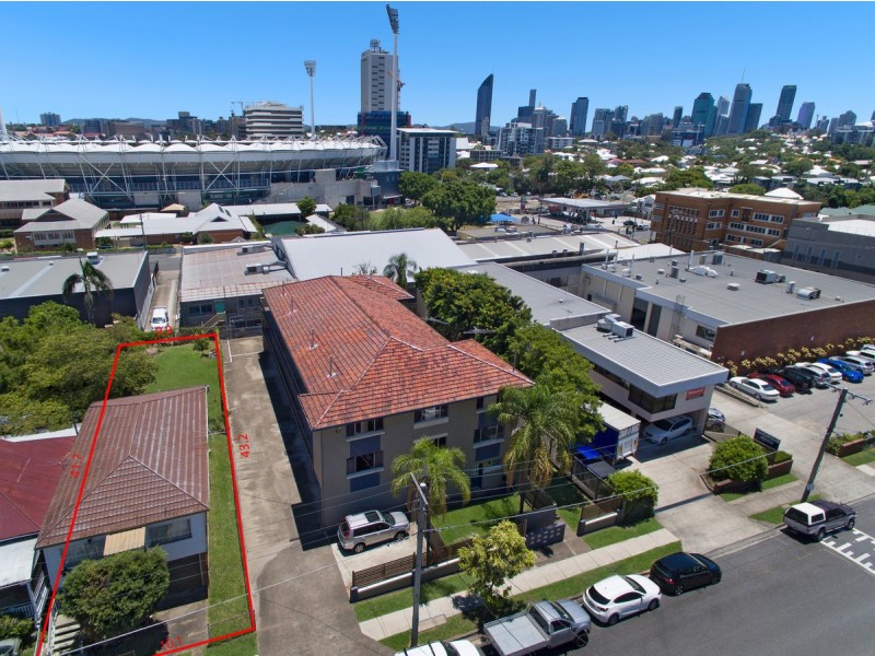 16 Potts Street, East Brisbane QLD 4169