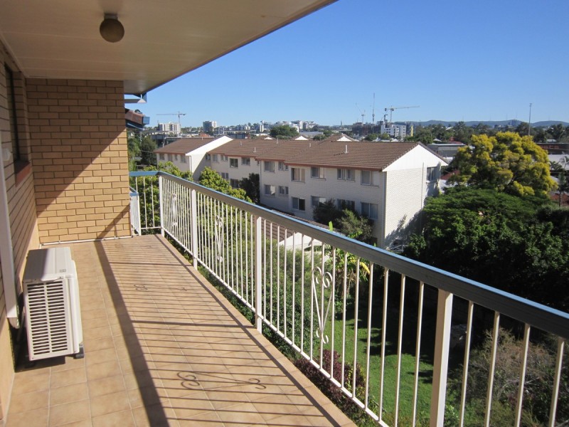 5/8 Baragoola Street, Coorparoo QLD 4151