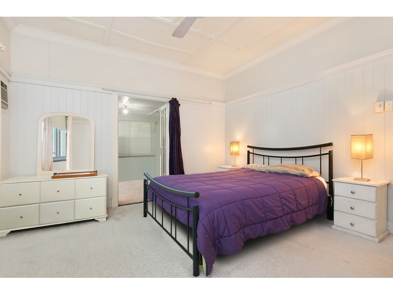 22 Nellie Street, Camp Hill QLD 4152