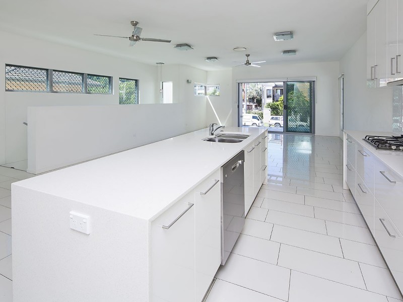 2/12 Kitchener Street, Coorparoo QLD 4151