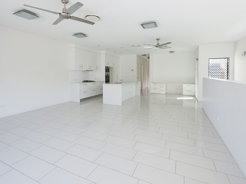 2/12 Kitchener Street, Coorparoo QLD 4151