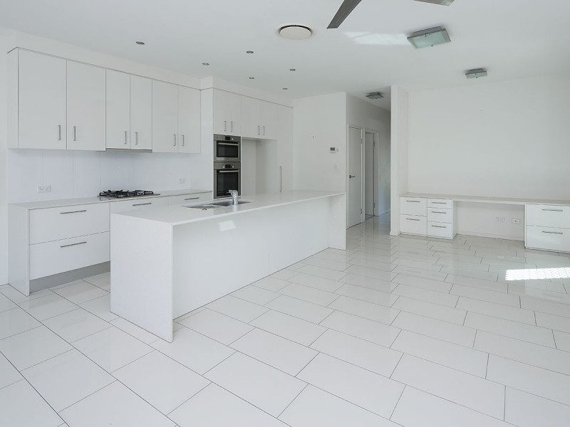 2/12 Kitchener Street, Coorparoo QLD 4151