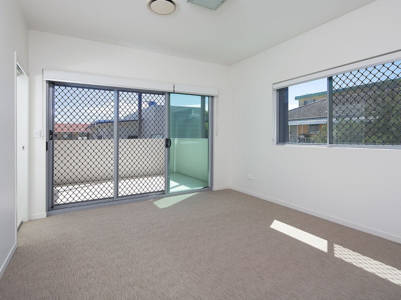 2/12 Kitchener Street, Coorparoo QLD 4151