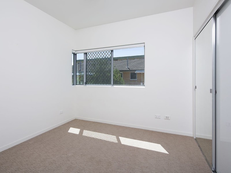 2/12 Kitchener Street, Coorparoo QLD 4151