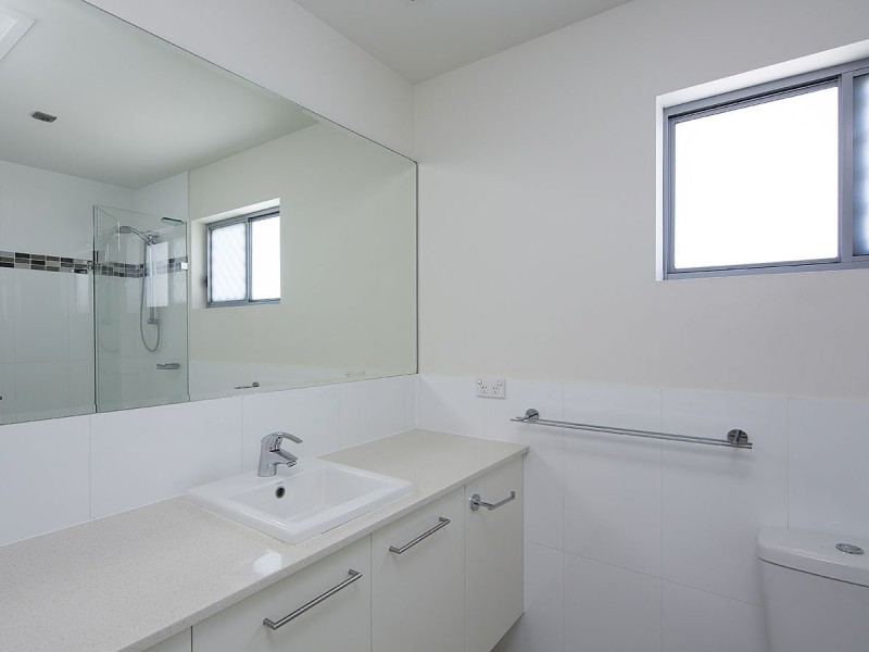 2/12 Kitchener Street, Coorparoo QLD 4151