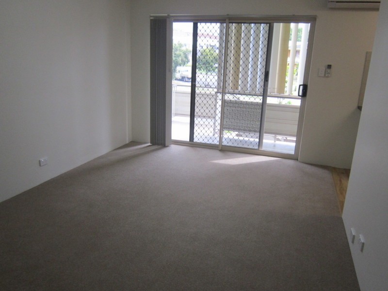 1/4 Nicklin Street, Coorparoo QLD 4151