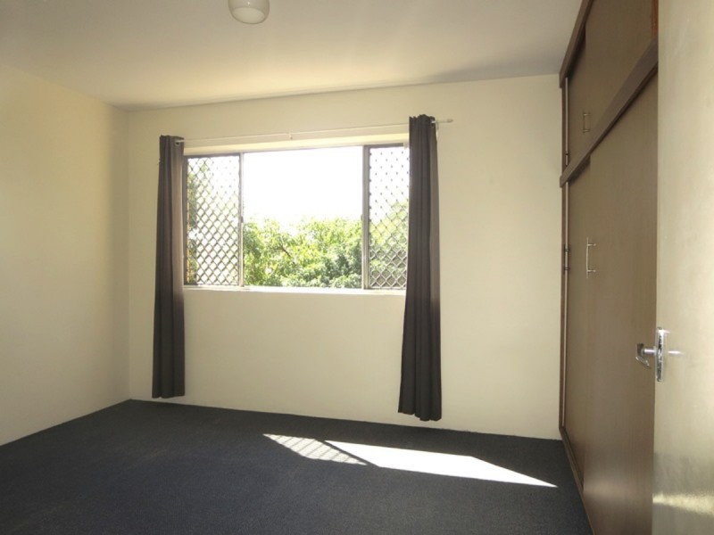 2/42 Pembroke Road, Coorparoo QLD 4151