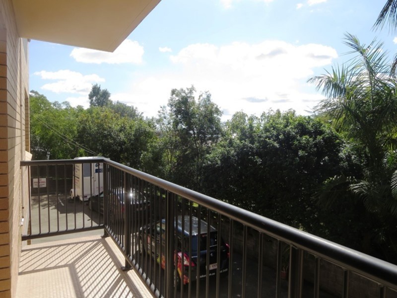 2/42 Pembroke Road, Coorparoo QLD 4151