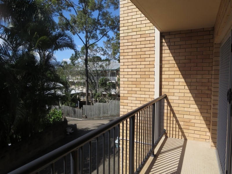 2/42 Pembroke Road, Coorparoo QLD 4151