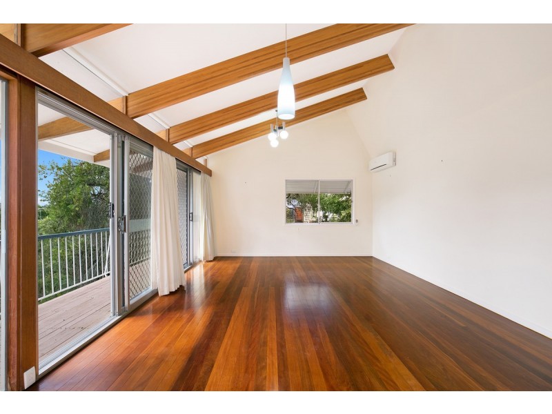 32 Henzell Terrace, Greenslopes QLD 4120
