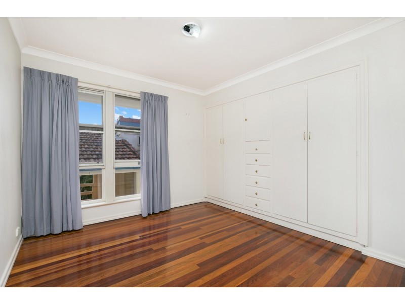 32 Henzell Terrace, Greenslopes QLD 4120