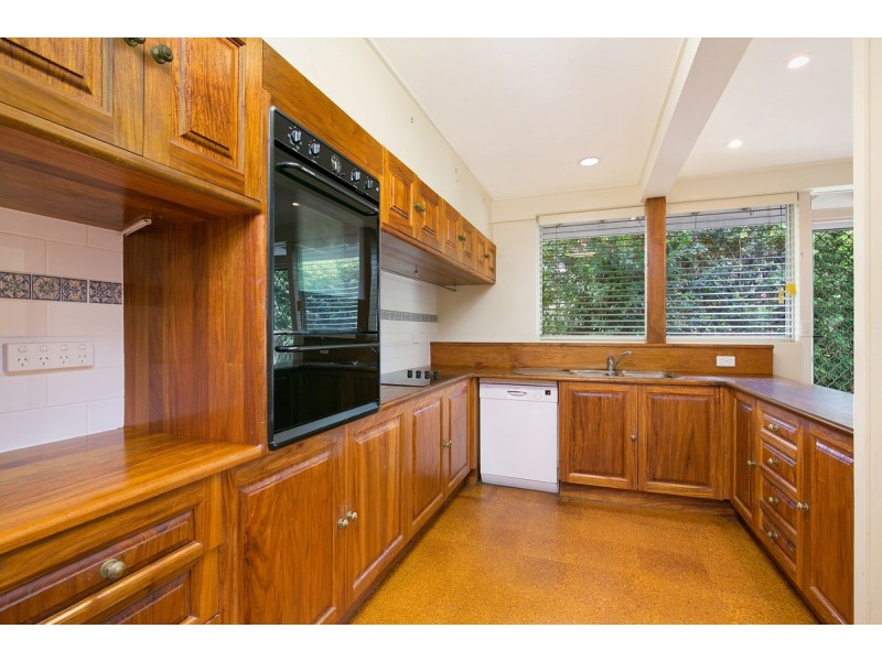 32 Henzell Terrace, Greenslopes QLD 4120