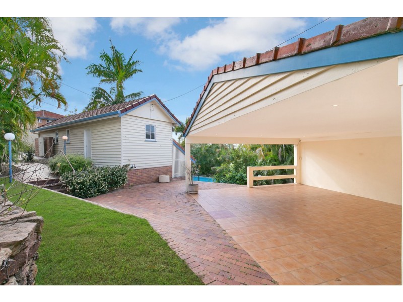 32 Henzell Terrace, Greenslopes QLD 4120