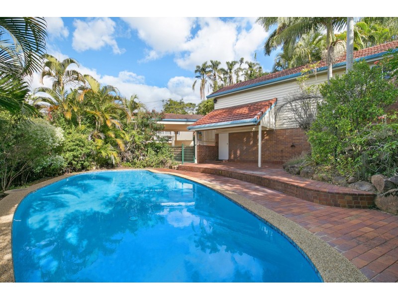 32 Henzell Terrace, Greenslopes QLD 4120