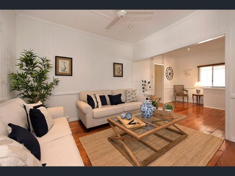 80 Abbotsleigh Street, Holland Park QLD 4121