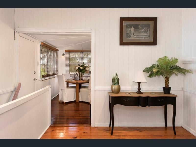 80 Abbotsleigh Street, Holland Park QLD 4121