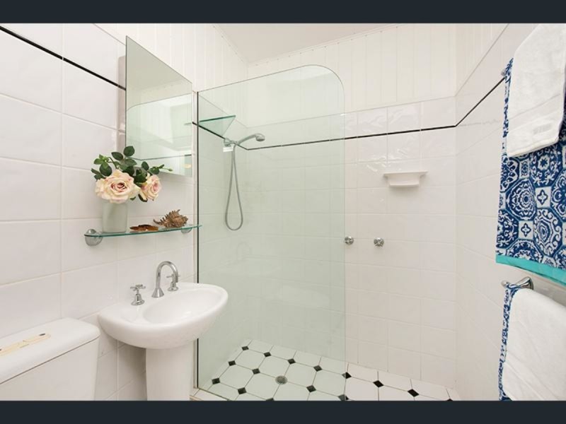 80 Abbotsleigh Street, Holland Park QLD 4121