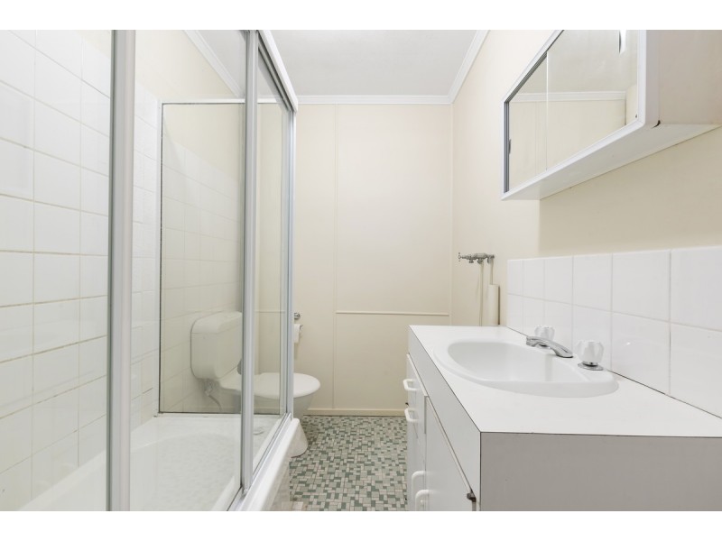 4/8 Boongall Road, Camp Hill QLD 4152