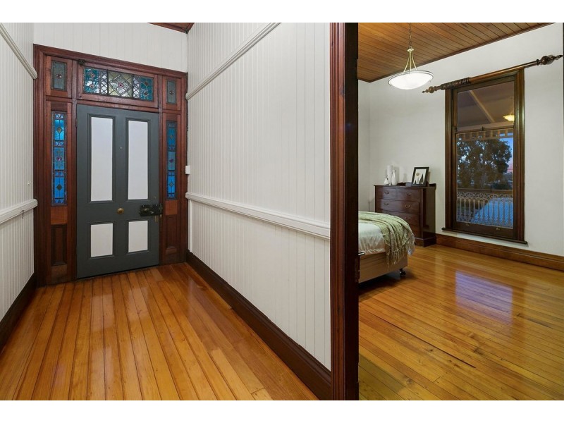 74 Wylie Avenue, Coorparoo QLD 4151