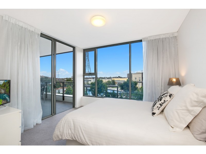 1044/12 Longland Street, Newstead QLD 4006