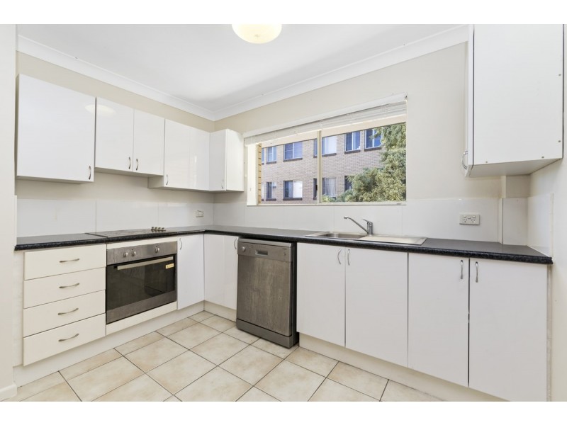 2/23 Macaulay Street, Coorparoo QLD 4151