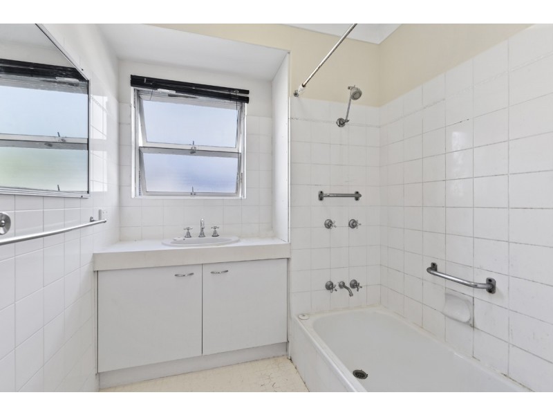 2/23 Macaulay Street, Coorparoo QLD 4151