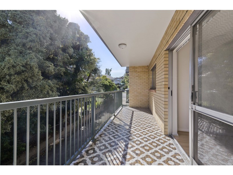 2/23 Macaulay Street, Coorparoo QLD 4151