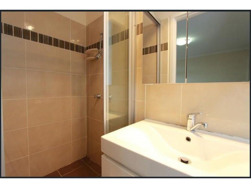 15B Captain Street, Holland Park West QLD 4121