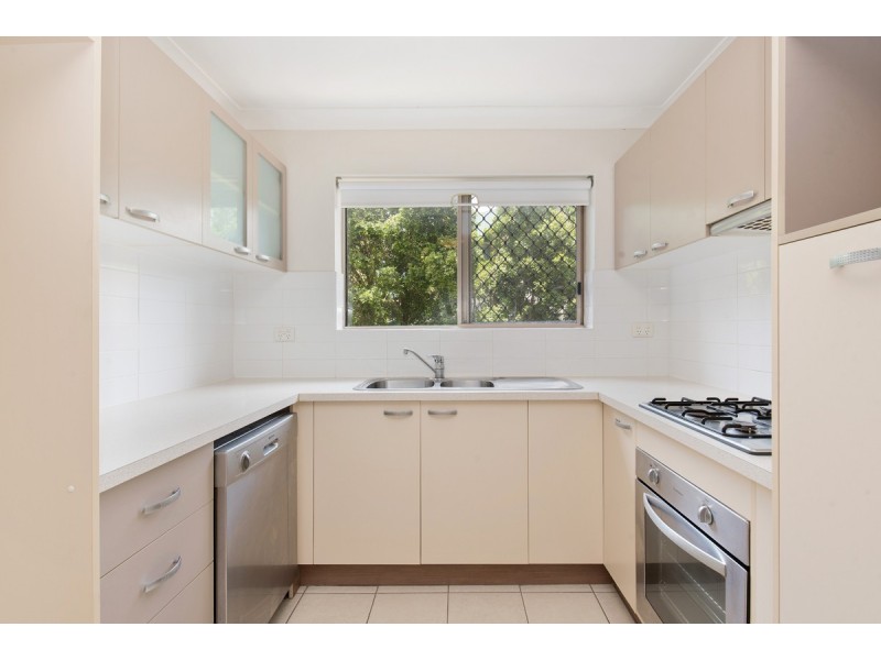 2/19 Vera Street, Greenslopes QLD 4120