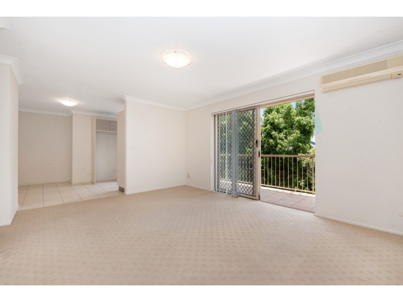 2/19 Vera Street, Greenslopes QLD 4120