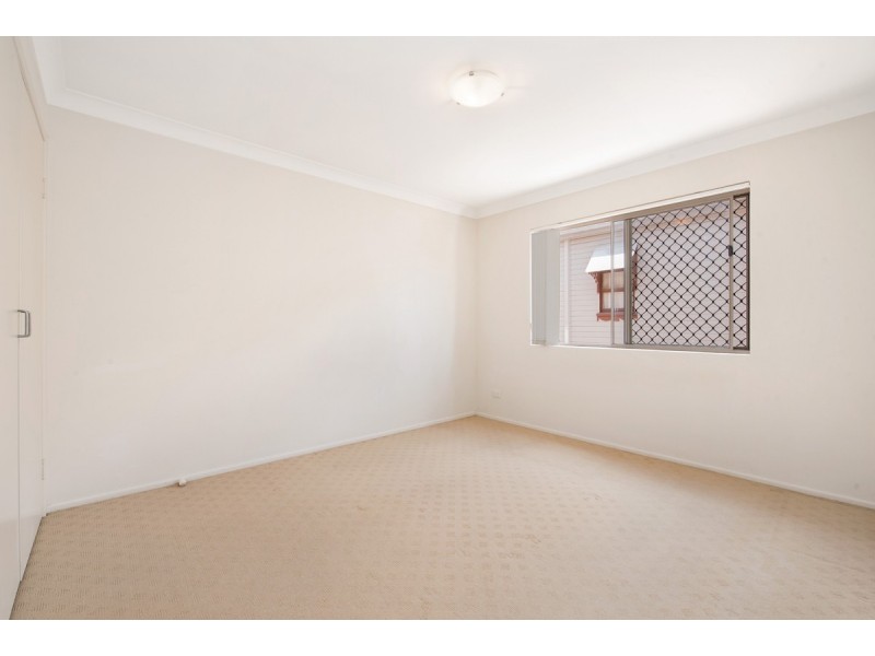 2/19 Vera Street, Greenslopes QLD 4120