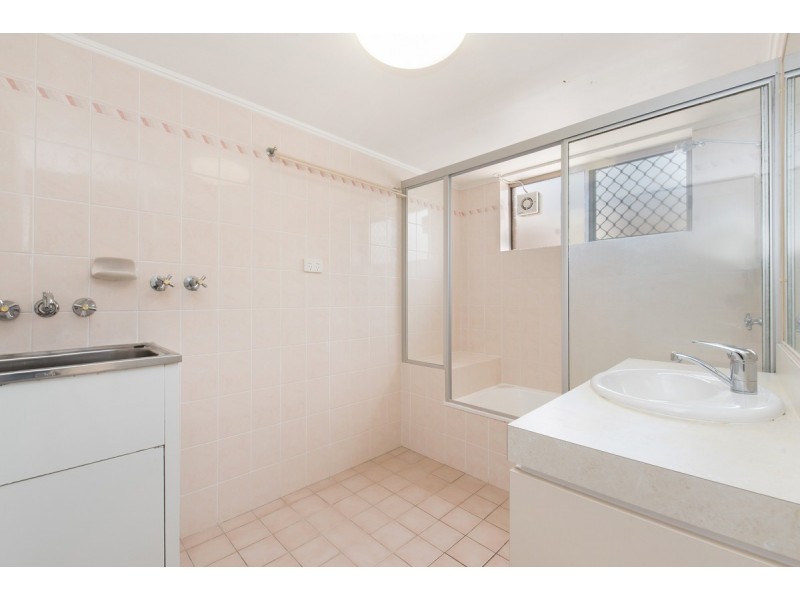 2/19 Vera Street, Greenslopes QLD 4120