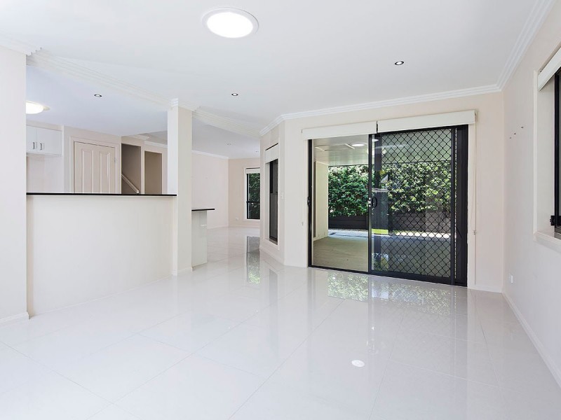 16 Glyn Street, Coorparoo QLD 4151